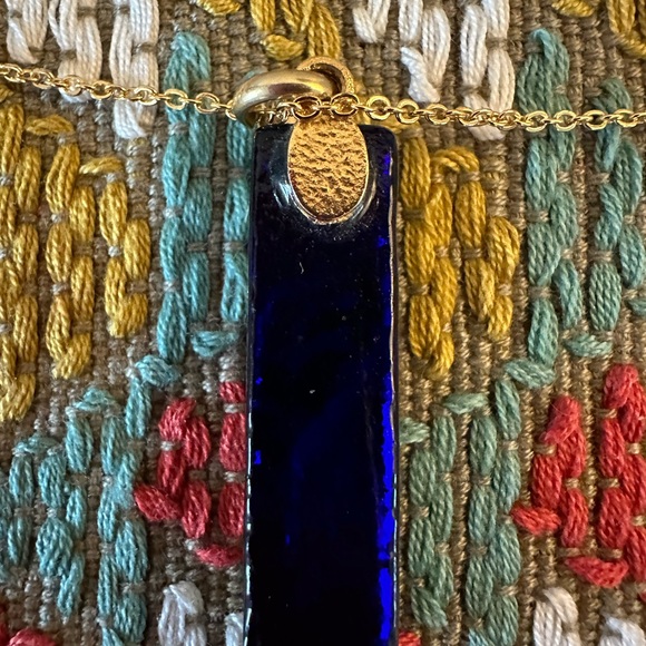 Vintage, hand crafted glass necklace pendant on a 19” chain. - Picture 4 of 6